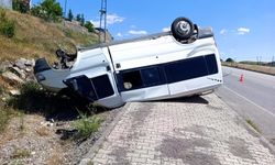 Minibüs takla attı: 1 yaralı
