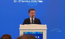 Bakan Yumaklı: "Van Gölü'nün hazinelerini keşfetmek için değil korumak için varız"