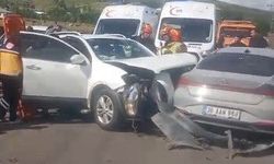 Kars'ta üç aracın karıştığı zincirleme kaza: 8 yaralı