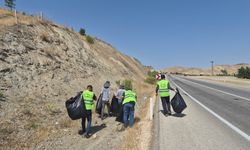 Elazığ’da 4 ton çöp toplandı