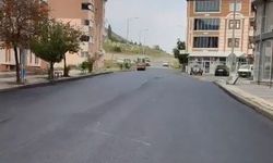 Karayolları 18. Bölge Müdürlüğü Kars'ta şehir içi yolları sıcak asfaltla yeniliyor