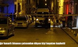 Malatya'da ağır hasarlı binanın çatısından düşen kişi hayatını kaybetti