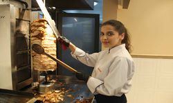 Erzurum'da kadın girişimci döner tezgâhının başında ilgi odağı oldu