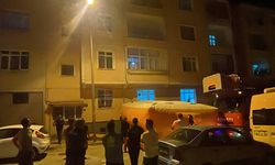 Evinin balkonundan atlamak isteyen şahsı, polisler ikna etti