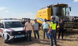 Kars’ta biçerdöver ve traktör sürücülerine kapsamlı trafik eğitimi verildi