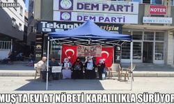 Muş’ta ailelerin DEM Parti il başkanlığı önündeki nöbeti sürüyor