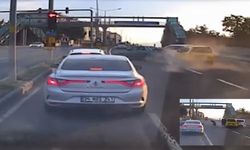Erzurum'da 3 kişinin yaralandığı zincirleme trafik kazası araç kamerasında
