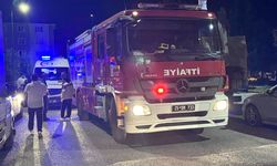 Kırmızı ışıkta direksiyon başında uyuyan sürücüyü vatandaşlar uyandırdı
