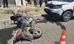 Bingöl'de otomobil ile motosikletin çarpıştığı kazada 3 kişi yaralandı