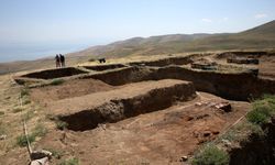 Urartu'nun izleri Kef Kalesi'ndeki kazılarda gün yüzüne çıkıyor