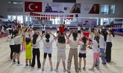 Spor okullarına katılan Hakkarili çocuklar yaz tatilini dolu dolu geçiriyor