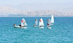 12. Van Denizi Su Sporları Festivali devam ediyor