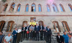 Bitlis'te 130 yıllık bina "Cahit Bingöl Kültür Evi" olarak hizmete açıldı