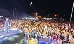 Adilcevaz'da Ender Balkır konser verdi