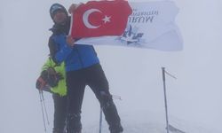 ETÜ Bayrağı Ağrı Dağı'nın Zirvesine Taşındı