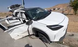 Elazığ'da tır ile otomobil çarpıştı: 4 kişi hastaneye kaldırıldı