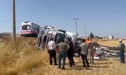 Elazığ'da kontrolden çıkan kamyon devrildi: Olası facia ucuz atlatıldı