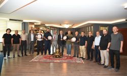 Elazığ Ticaret Borsası’nda emek veren meclis üyelerine teşekkür plaketi