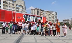 TRT Sinema Tırı Elazığlı çocuklara sinema keyfi yaşattı