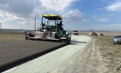 Kars’ta köy yolları için beton yol çalışması başladı