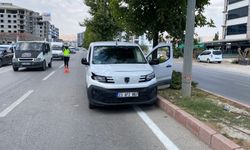 Elazığ’da hafif ticari aracın çarptığı kadın ağır yaralandı