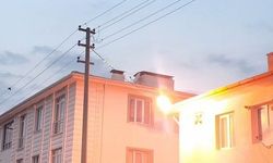 Erzincan’da elektrik direği kıvılcım saçtı: Mahalle sakinleri korku dolu anlar yaşadı