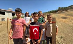 Derecik’te çocuklardan park talebi: Kendi oyun alanlarını kurdular