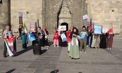 Erzurum’da sağlık çalışanları Gazze için yürüdü