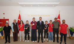 Üzümlü’nün başarılı güreşçileri Kaymakam Hökelekli’yi ziyaret etti