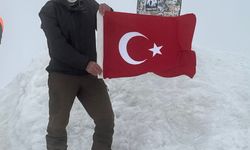 Elazığlı sporcudan 30 Ağustos’a Ağrı Dağı’nın zirvesinde anlamlı selam