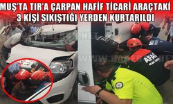 Muş'ta hafif ticari araç TIR'a çarptı: 1’i ağır, 3 yaralı