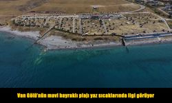 Van Gölü'nün mavi bayraklı plajı yaz sıcaklarında ilgi görüyor