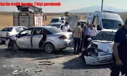 Van'da iki otomobil çarpıştı: 7 kişi yaralandı