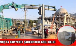 Muş’ta facianın eşiğinden dönüldü: Kamyonet şarampolde asılı kaldı