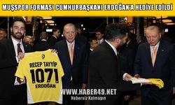 Muşspor’dan Cumhurbaşkanı Erdoğan’a 1071 numaralı forma takdimi