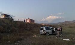 Erzurum-Artvin kara yolunda panelvan şarampole devrildi, 2 kişi yaralandı