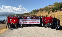Van Gölü kıyısında temizlik seferberliği: 100 kişi katıldı, 4 ton çöp toplandı