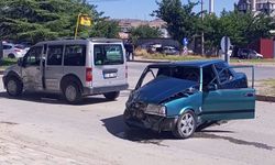 Elazığ’da otomobil ile hafif ticari araç çarpıştı: 2 yaralı