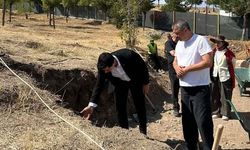 Kemah’ta Sultan Melik Türbesi’ndeki restorasyon çalışmaları incelendi