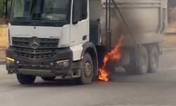 Elazığ’da kamyon yangınına beton mikseriyle müdahale