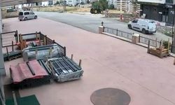 El freni çekilmeyen araç iş yerine girdi