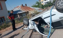 Van’da otomobil istinat duvarından düştü: 1 yaralı
