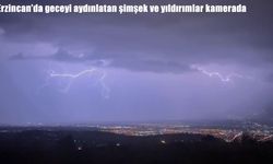 Erzincan’da geceyi aydınlatan şimşek ve yıldırımlar kamerada