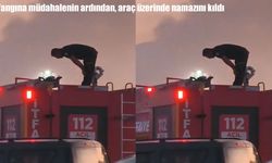Yangına müdahalenin ardından, araç üzerinde namazını kıldı
