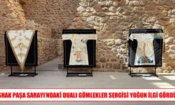 İshak Paşa Sarayı’nda sergilenen dualı gömlekler ziyaretçilerden yoğun ilgi gördü