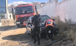 Van'da park halindeki otomobilde yangın