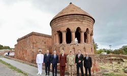 İçişleri Bakan Yardımcısı Kübra Güran Yiğitbaşı, Ahlat'ın tarihi mekanlarına ziyaret etti