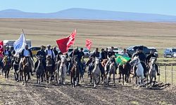 Kars'ta rahvan atlar nefes kesti: Geleneksel yarışlara yoğun ilgi