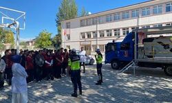 Erzincan’da öğrenci ve öğretmenlere uygulamalı trafik eğitimi verildi