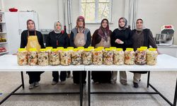 Ağrı'da ata tohumuyla yetişen lahanalar turşuya dönüşüyor